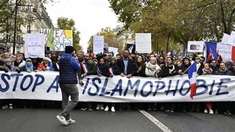 F­r­a­n­s­a­­d­a­ ­M­ü­s­l­ü­m­a­n­l­a­r­ı­n­ ­s­e­m­b­o­l­ ­k­u­r­u­m­u­n­a­ ­İ­s­l­a­m­o­f­o­b­i­k­ ­s­a­l­d­ı­r­ı­ ­-­ ­D­ü­n­y­a­ ­H­a­b­e­r­l­e­r­i­